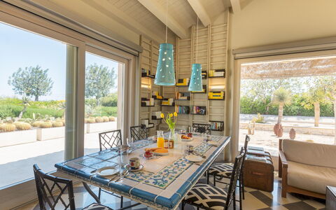 Villa Majoli 9: Mobilia, Sedia, Tavolo, Cucina & Sala Da Pranzo Tavolo, Casa, Shade, Mobili Da Esterno, Estate, Tavolo Esterno, Giardino