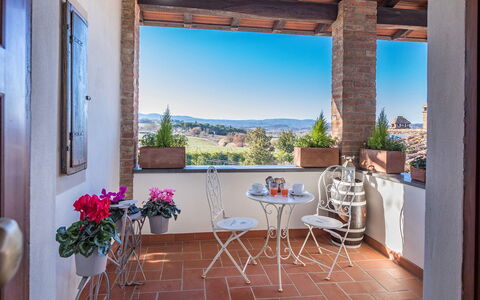 Casale Bella Vita 8+4: Parete, Casa, Vaso Di Fiori, Pianta Della Casa, Brick, Sedia, Villa, Balcone