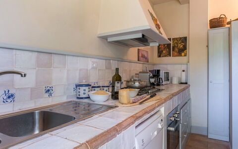 Casale dei Tigli 8: Controsoffitto, Cucina, Pavimentazione, Elettrodomestico Da Cucina, Interior Design, Cabinetry, Pavimento, Apparecchio Major, Lavandino Della Cucina, Camera