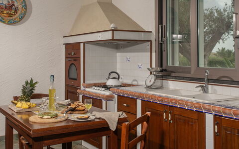 Villa Alessia 6: Cucina, Mobilia, Controsoffitto, Legna, Interior Design, Pavimentazione, Cabinetry, Elettrodomestico Da Cucina, Casa, Pavimento