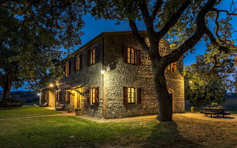 Casale le Tre Querce 8+1: Albero, Casa, Area Rurale, Villetta, Casa, Agriturismo, Estate, Prato, Villaggio, Landscaping