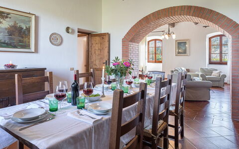 Casale le Tre Querce 8+1: Mobilia, Parete, Tavolo, Interior Design, Sala Da Pranzo, Sedia, Cucina & Sala Da Pranzo Tavolo, Pavimentazione, Soffitto, Camera