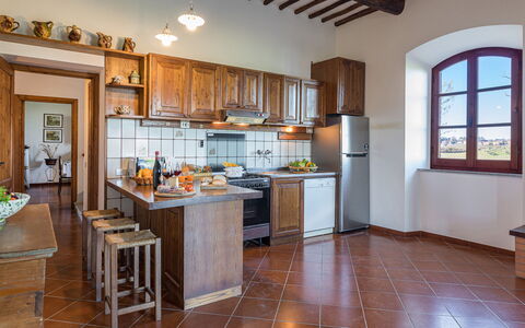 Casale le Tre Querce 8+1: Cucina, Mobilia, Interior Design, Pavimentazione, Cabinetry, Controsoffitto, Elettrodomestico Da Cucina, Credenza, Soffitto, Camera