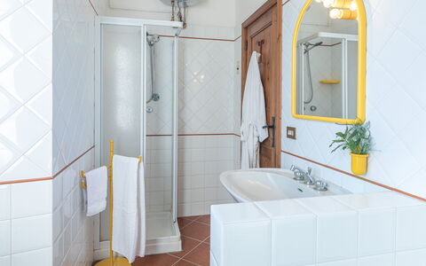 Casale le Tre Querce 8+1: Parete, Interior Design, Idraulico Fixture, Pavimentazione, Bagno, Pavimento, Idraulico, Rubinetto, Piastrella, Camera