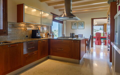Villa California 6: Mobilia, Cucina, Controsoffitto, Interior Design, Cabinetry, Pavimentazione, Elettrodomestico Da Cucina, Legna, Apparecchio Major, Soffitto