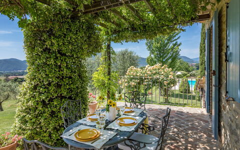 Casal Parro 6: Giardino, Mobili Da Esterno, Shade, Eco Hotel, Tavolo Esterno, Sedia, Pianta Della Casa, Vaso Di Fiori, Cucina & Sala Da Pranzo Tavolo, Balcone