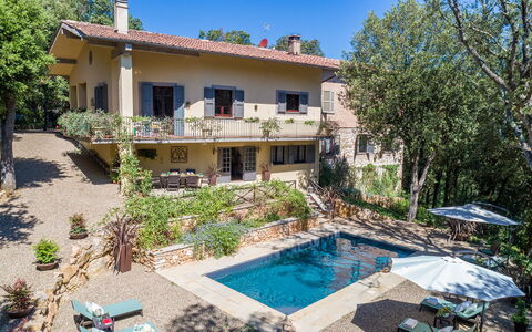 Villa Rinaldi 6: Casa, Zona Residenziale, Casa, Porta, Villetta, Estate, Hacienda, Balcone, Shade, Villa