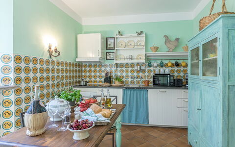 Villa Rinaldi 6: Interior Design, Cucina, Pavimentazione, Mobilia, Cabinetry, Controsoffitto, Pavimento, Camera, Illuminazione, Casa