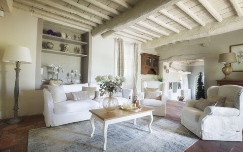Villa Marraccini 8: Mobilia, Interior Design, Divano, Parete, Soggiorno, Camera, Casa, Pavimentazione, Soffitto, Lancia Cuscino