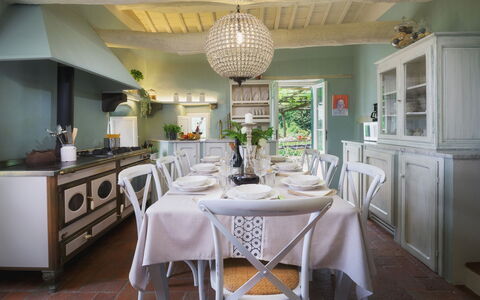 Villa Marraccini 8: Mobilia, Interior Design, Tavolo, Cucina, Sedia, Soffitto, Illuminazione, Cucina & Sala Da Pranzo Tavolo, Tavola, Casa