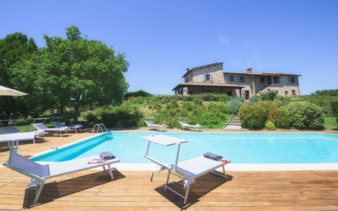 La Panoramica 8: Piscina, Ricorrere, Zona Residenziale, Estate, Insediamento Umano, Agriturismo, Villa, Hacienda, Mobili Da Esterno, Eco Hotel