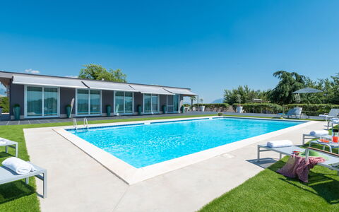 Villa Atmosfere 8: Piscina, Ricorrere, Shade, Giardino, Tempo Libero, Estate, Landscaping, Eco Hotel, Villa, Cortile