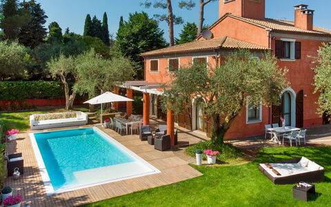 Villa Rossa 12: Piscina, Casa, Ricorrere, Zona Residenziale, Casa, Estate, Sedia, Eco Hotel, Hacienda, Villa