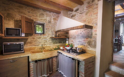 Casa di Pan 6: Legna, Interior Design, Mobilia, Cucina, Pavimentazione, Controsoffitto, Elettrodomestico Da Cucina, Casa, Pavimento, Apparecchio Major