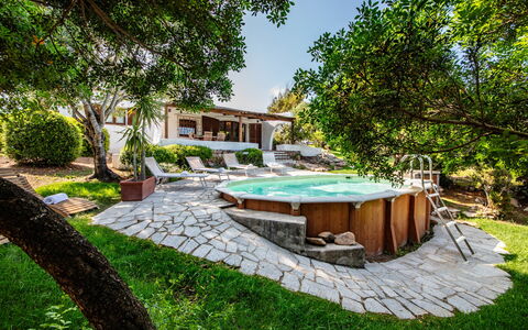 Villa Isa 6: Piscina, Ricorrere, Mobilia, Mobili Da Esterno, Giardino, Backyard, Eco Hotel, Sedia, Shade, Estate