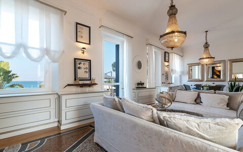 Villa Callari 6+2: Mobilia, Interior Design, Divano, Pavimentazione, Casa, Illuminazione, Tavolo, Soggiorno, Pavimento, Soffitto