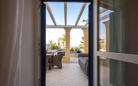 Villa Callari 6+2: Bicchiere, Shade, Eco Hotel, Sedia, Balcone, Ricorrere, Color Legno, Pianta Della Casa, Mobili Da Esterno, Porta A Casa