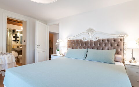 Villa Callari 6+2: Mobilia, Letto, Interior Design, Camera Da Letto, Bedding, Legna, Lenzuolo, Camera, Biancheria, Casa