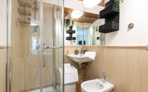 Villa Callari 6+2: Interior Design, Pavimentazione, Pavimento, Lavandino Del Bagno, Bagno, Idraulico Fixture, Camera, Lavello, Specchio, Idraulico