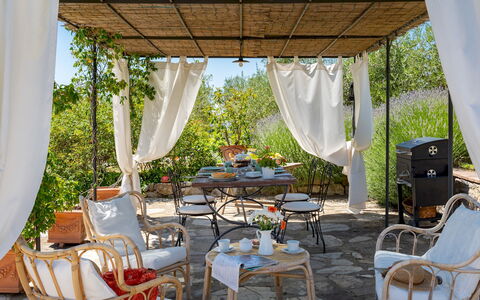 Country House Lo Spigo 4: Mobilia, Sedia, Mobili Da Esterno, Tavolo, Tavolo Esterno, Terrazza, Shade, Giardino, Struttura Esterna, Backyard