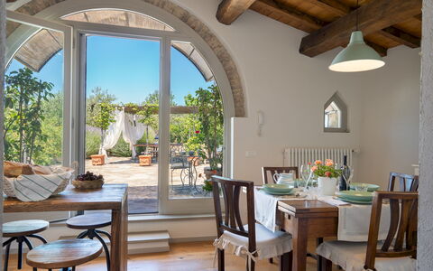 Country House Lo Spigo 4: Mobilia, Interior Design, Legna, Tavolo, Sedia, Cucina & Sala Da Pranzo Tavolo, Illuminazione, Casa, Pavimentazione, Sala Da Pranzo