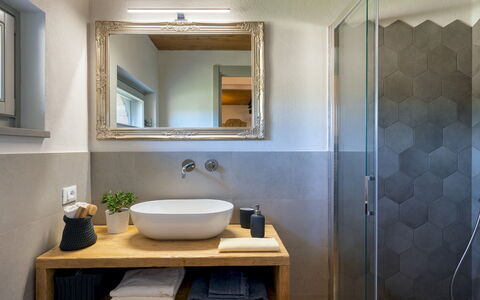 Country House Lo Spigo 4: Interior Design, Parete, Pavimentazione, Bagno, Idraulico Fixture, Pavimento, Casa, Illuminazione, Rubinetto, Mobilia