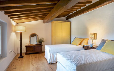 Country House Lo Spigo 4: Mobilia, Interior Design, Parete, Pavimentazione, Pavimento, Legna, Letto, Soffitto, Camera Da Letto, Camera