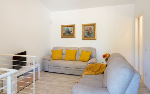 Villa Cristina 3: Interior Design, Mobilia, Pavimentazione, Pavimento, Legna, Divano, Camera, Soggiorno, Appartamento