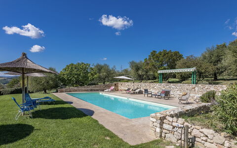 Villa le Logge 12: Blu, Giardino, Landscaping, Estate, Shade, Piscina, Hacienda, Cortile, Agriturismo, Backyard