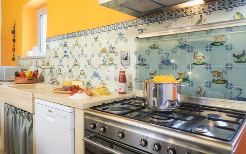 Villa le Logge 12: Cucina, Interior Design, Controsoffitto, Cucina Stufa, Piastrella, Cabinetry, Stufa, Apparecchio Major, Elettrodomestico Da Cucina, Stufa A Gas