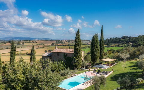 La Vecchia Pieve 8: Giardino, Landscaping, Villa
