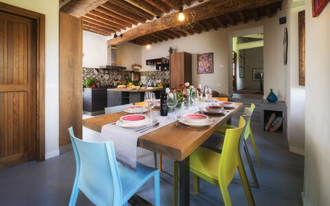 La Vecchia Pieve 8: Mobilia, Interior Design, Pavimentazione, Sedia, Parete, Tavolo, Legna, Cucina & Sala Da Pranzo Tavolo, Sala Da Pranzo, Pavimento