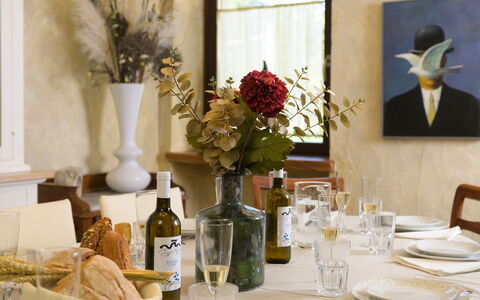La Dama del Bosco 8+3: Mobilia, Tavolo, Tavola, Interior Design, Bicchieri, Cornice, Illuminazione, Sala Da Pranzo, Serveware, Bicchiere