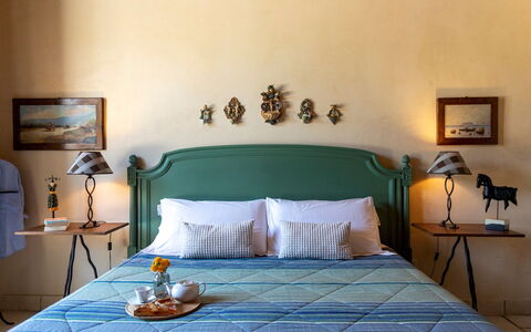 Villa Terra del Sole 8: Mobilia, Interior Design, Camera Da Letto, Letto, Legna, Bedding, Tessile, Biancheria, Lenzuolo, Camera