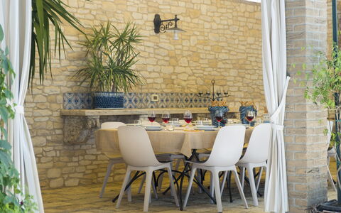 Villa Terra del Sole 8: Mobilia, Sedia, Tavolo, Interior Design, Cucina & Sala Da Pranzo Tavolo, Mobili Da Esterno, Ristorante, Sala Da Pranzo, Tavolo Esterno, Materiali Naturali