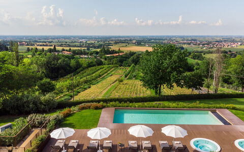 Villa Pergola 8: Piscina, Lotto, Ricorrere, Giardino, Mobili Da Esterno, Estate, Eco Hotel, Piantagione, Landscaping, Prato