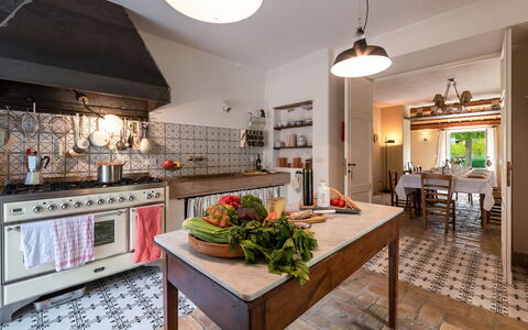 La Casa nei Vigneti 10: Cucina, Interior Design, Pavimentazione, Mobilia, Controsoffitto, Pavimento, Cucina Stufa, Soffitto, Illuminazione, Camera
