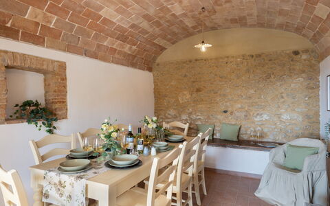 Casa la Fenice 8+2: Mobilia, Interior Design, Soffitto, Tavolo, Cucina & Sala Da Pranzo Tavolo, Pavimentazione, Sedia, Illuminazione, Pavimento, Sala Da Pranzo