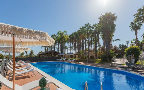 Villa Ingrid 12: Ricorrere, Shade, Eco Hotel, Tropici, Hotel, Mobili Da Esterno, Resort Citta ', Piscina