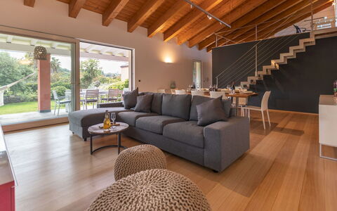 Villa Kimia 8: Interior Design, Mobilia, Pavimentazione, Legna, Pavimento, Divano, Soffitto, Soggiorno, Casa, Camera