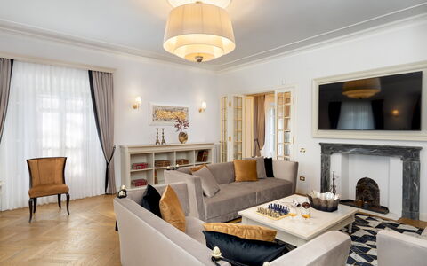 Villa Irma 10: Mobilia, Interior Design, Pavimentazione, Pavimento, Divano, Parete, Soggiorno, Legna, Soffitto, Camera
