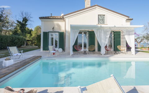 Villa Lucente 6+2: Piscina, Porta, Estate, Sedia, Villa, Landscaping, Agriturismo, Ricorrere, Hacienda, Shade