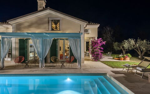 Villa Lucente 6+2: Piscina, Mobilia, Ricorrere, Casa, Interior Design, Estate, Sedia, Eco Hotel, Mobili Da Esterno, Villa