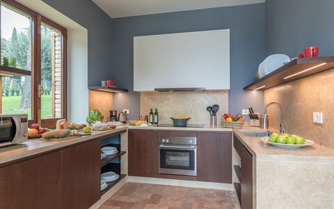 Villa Anna Elisa 8: Cucina, Elettrodomestico Da Cucina, Controsoffitto, Mobilia, Interior Design, Cabinetry, Apparecchio Major, Legna, Pavimentazione, Elettrodomestico