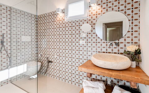 Masseria Profilo 8: Interior Design, Bagno, Pavimentazione, Parete, Idraulico Fixture, Pavimento, Lavandino Del Bagno, Piastrella, Idraulico, Rubinetto