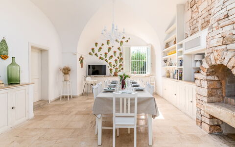Masseria Profilo 8: Mobilia, Interior Design, Pavimentazione, Tavolo, Sedia, Soffitto, Illuminazione, Pavimento, Cucina & Sala Da Pranzo Tavolo, Sala Da Pranzo