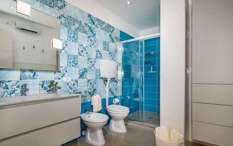 Dama dei Venti 6+2: Blu, Idraulico Fixture, Pavimentazione, Pavimento, Interior Design, Bagno, Lavello, Piastrella, Gabinetto, Idraulico