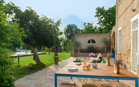 Villa Rustica 8: Mobilia, Sedia, Mobili Da Esterno, Tavolo, Giardino, Tavolo Esterno, Brick, Backyard, Terrazza, Shade