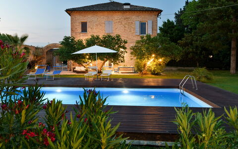 Villa Rustica 8: Piscina, Ricorrere, Mobili Da Esterno, Lettino, Ombrello, Zona Residenziale, Mobilia, Eco Hotel, Vaso Di Fiori, Terme