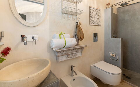 Pigreco 6+2: Idraulico Fixture, Bagno, Interior Design, Pavimentazione, Pavimento, Toilet Seat, Lavandino Del Bagno, Lavello, Rubinetto, Mobilia